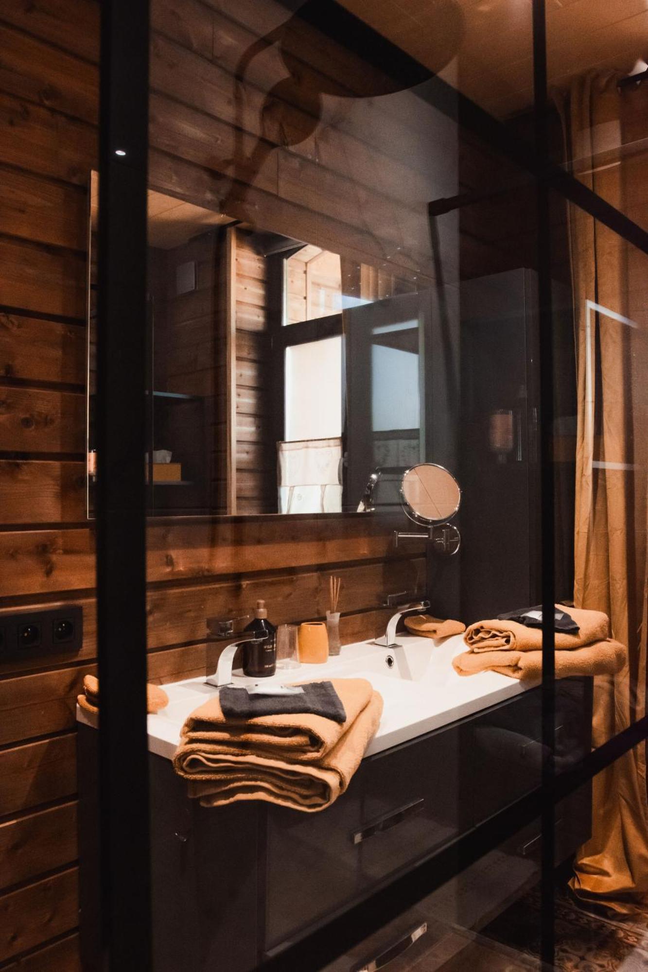Maison D'Hote Les Notes Endormies Suite Le Refuge Walcourt Eksteriør billede